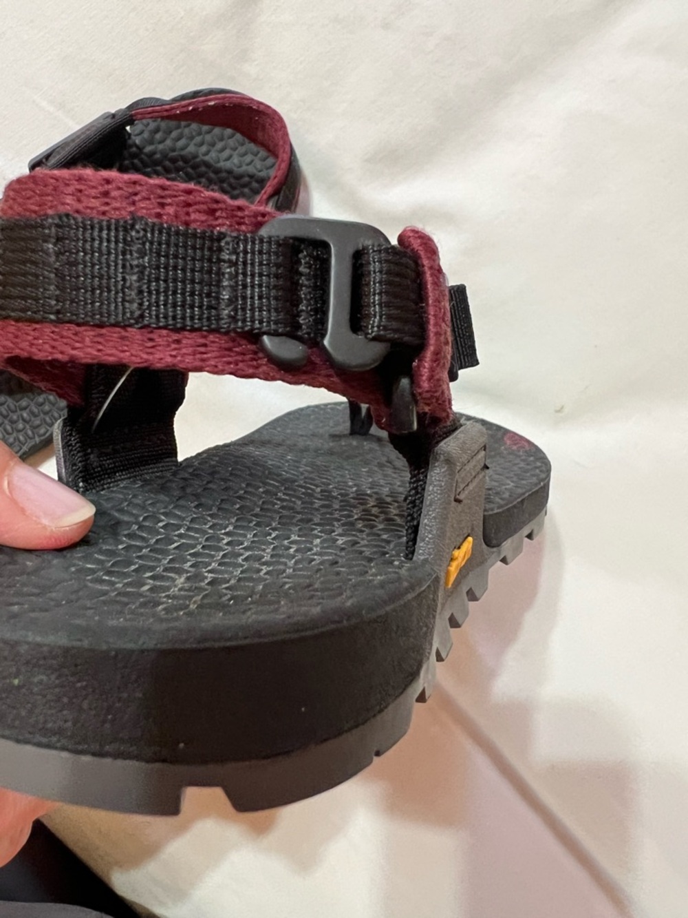 Bedrock Cairn Evo Sandals in Burgundy; Size 6 - Picture 6 of 6